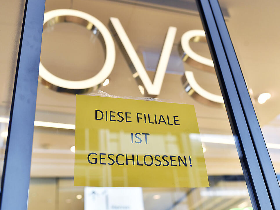 Im Juni sind deutlich weniger Firmen in der Schweiz pleite gegangen. Dennoch gab es einen Riesenkonkurs: Der Kleiderhändler OVS (ehemals Charles Vögele) machte dicht. (Archiv)