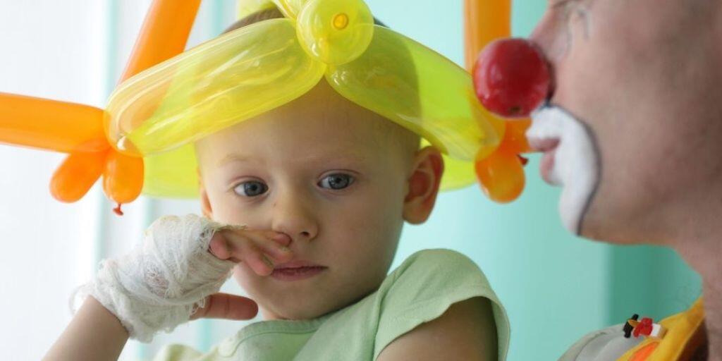 Das Medulloblastom, häufigste Hirntumorart bei Kindern, ist besonders perfide, weil es beim Wiederauftauchen fast nicht mehr behandelbar ist. Österreichische Forscher haben nun den Mechanismus entschlüsselt, welcher den Krebs wieder erstarken lässt und hoffen auf neue Therapieansätze. (Archivbild)