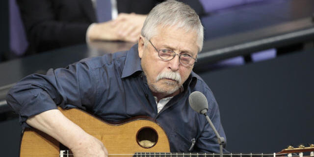 Wolf Biermann bei seinem Auftritt im deutschen Bundestag Wolf Biermann bei seinem Auftritt im deutschen Bundestag