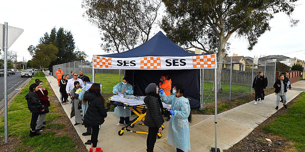 A person receives a COVID-19 test at a Coronavirus pop-up testing facility in Broadmeadows, Melbourne, Friday, June 26, 2020. Coronavirus pop-up testing facilities have been setup in residential streets throughout area's considered coronavirus hotspots following a spike in cases.  (AAP Image/James Ross) NO ARCHIVING