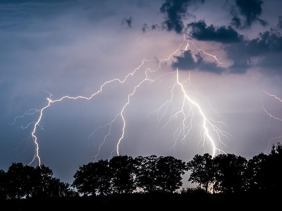 Am Mittwoch zogen teils heftige Gewitter über die Ostschweiz. (Symbolbild)