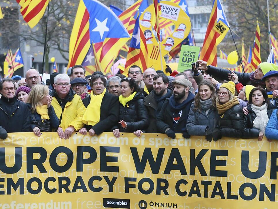 Katalanen demonstrieren in Brüssel für ihre Unabhängikeit.