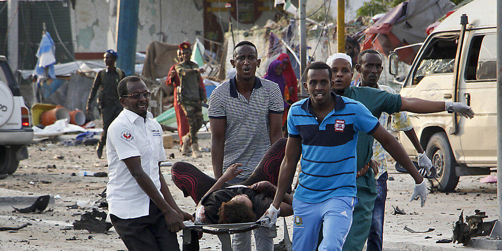 Mindestens 53 Todesopfer und über 100 Verletzte forderte der Anschlag der Terrormiliz Al-Schabaab in der somalischen Hauptstadt Mogadischu.