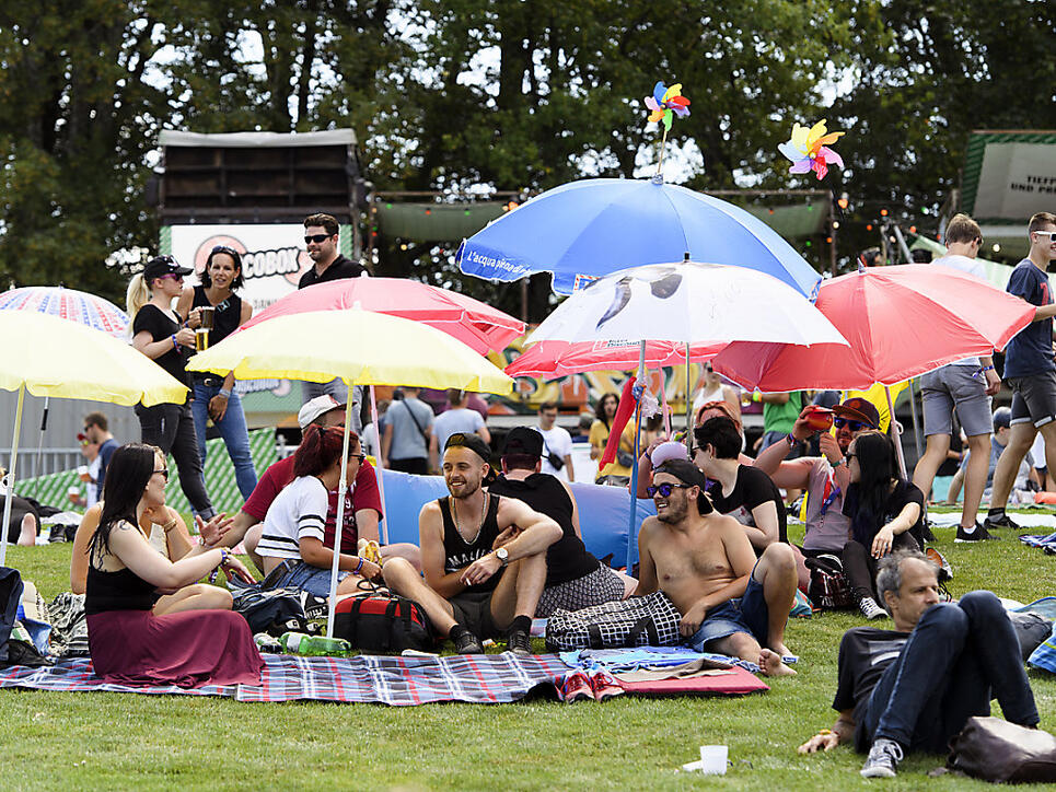 Sonniger Start: Die 35. Ausgabe des  Gurtenfestivals findet bei besten Wetterbedingungen statt. Zudem ist das Festivalgelände um fast das Doppelte vergrössert worden.