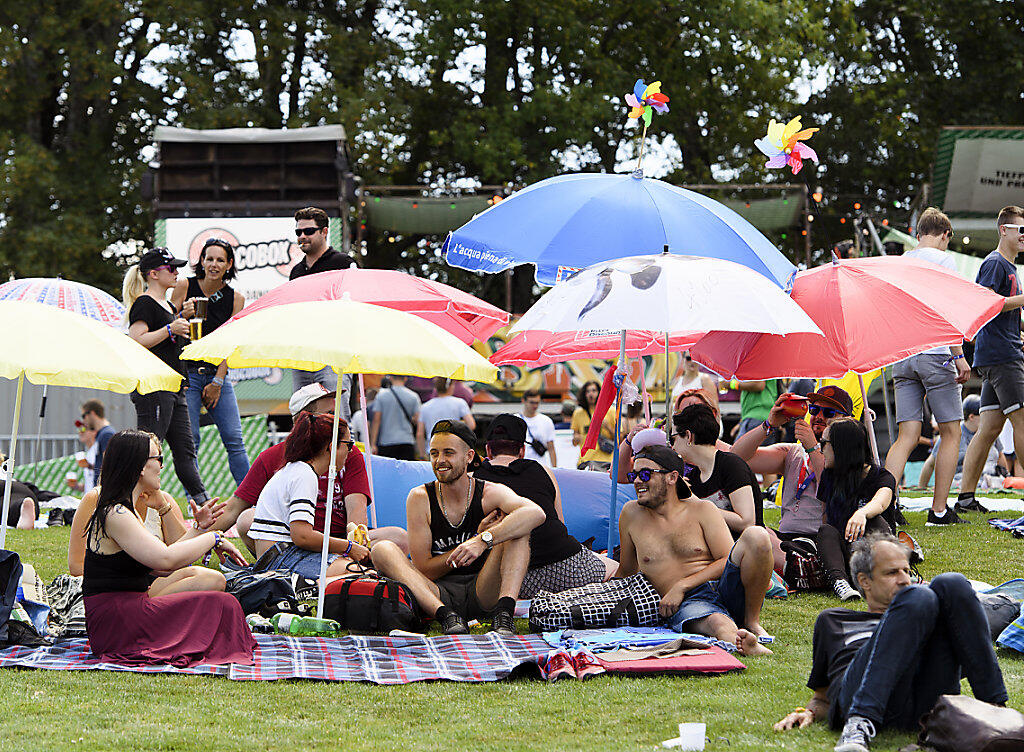 Sonniger Start: Die 35. Ausgabe des Gurtenfestivals findet bei besten Wetterbedingungen statt. Zudem ist das Festivalgelände um fast das Doppelte vergrössert worden. Sonniger Start: Die 35. Ausgabe des Gurtenfestivals findet bei besten Wetterbedingungen statt. Zudem ist das Festivalgelände um fast das Doppelte vergrössert worden.
