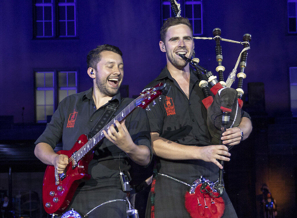 Zählten zu den Höhepunkten am diesjährigen Basel Tattoo: Die Rockmusiker von "The Red Hot Chilli Pipers" aus Schottland. (Archivbild) Zählten zu den Höhepunkten am diesjährigen Basel Tattoo: Die Rockmusiker von "The Red Hot Chilli Pipers" aus Schottland. (Archivbild)