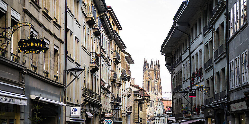 Der Oberamtmann des Saanebezirks hat die verlängerten Ladenöffungszeiten in der Stadt Freiburg im Advent annulliert (Archivbild).