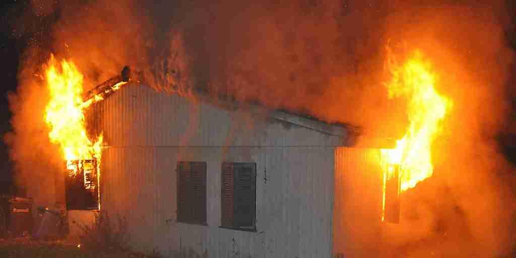 Die von zehn Personen bewohnte Asylunterkunft in Biberist SO wurde ein Raub der Flammen.