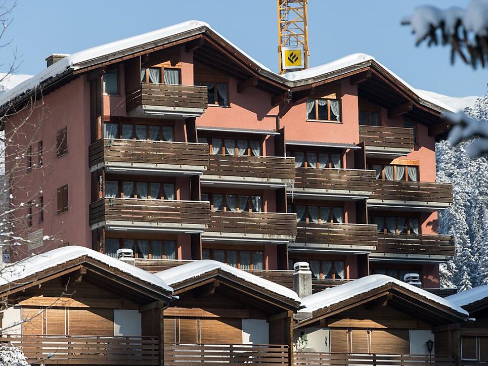 Das Asylzentrum "Rustico" in Laax in Bündner Oberland (Archivbild) bleibt. Geschlossen werden in Graubünden Zentren in Schluein, Splügen und Valchava.