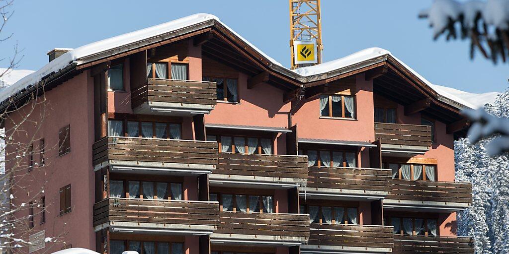 Das Asylzentrum "Rustico" in Laax in Bündner Oberland (Archivbild) bleibt. Geschlossen werden in Graubünden Zentren in Schluein, Splügen und Valchava.