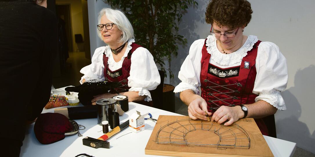 Abendveranstaltung, Wie eine Tracht entsteht, Vaduz Abendveranstaltung, Wie eine Tracht entsteht, Vaduz