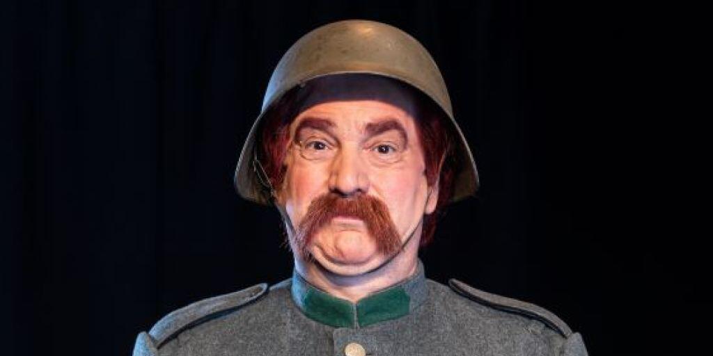 Der Schauspieler Gilles Tschudi tritt mit der Rolle des legendären HD-Soldats Läppli in grosse Fussstapfen. Der Schauspieler Gilles Tschudi tritt mit der Rolle des legendären HD-Soldats Läppli in grosse Fussstapfen.